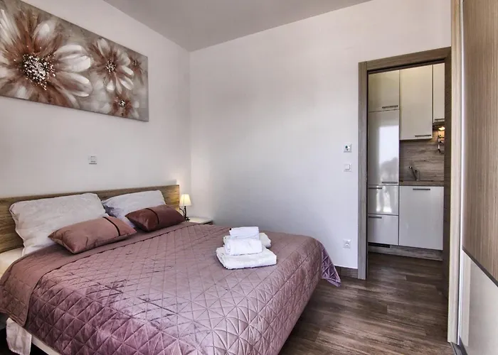 Victoria - One Bedroom With Terrace And Sea View A1 * باكوشتاني